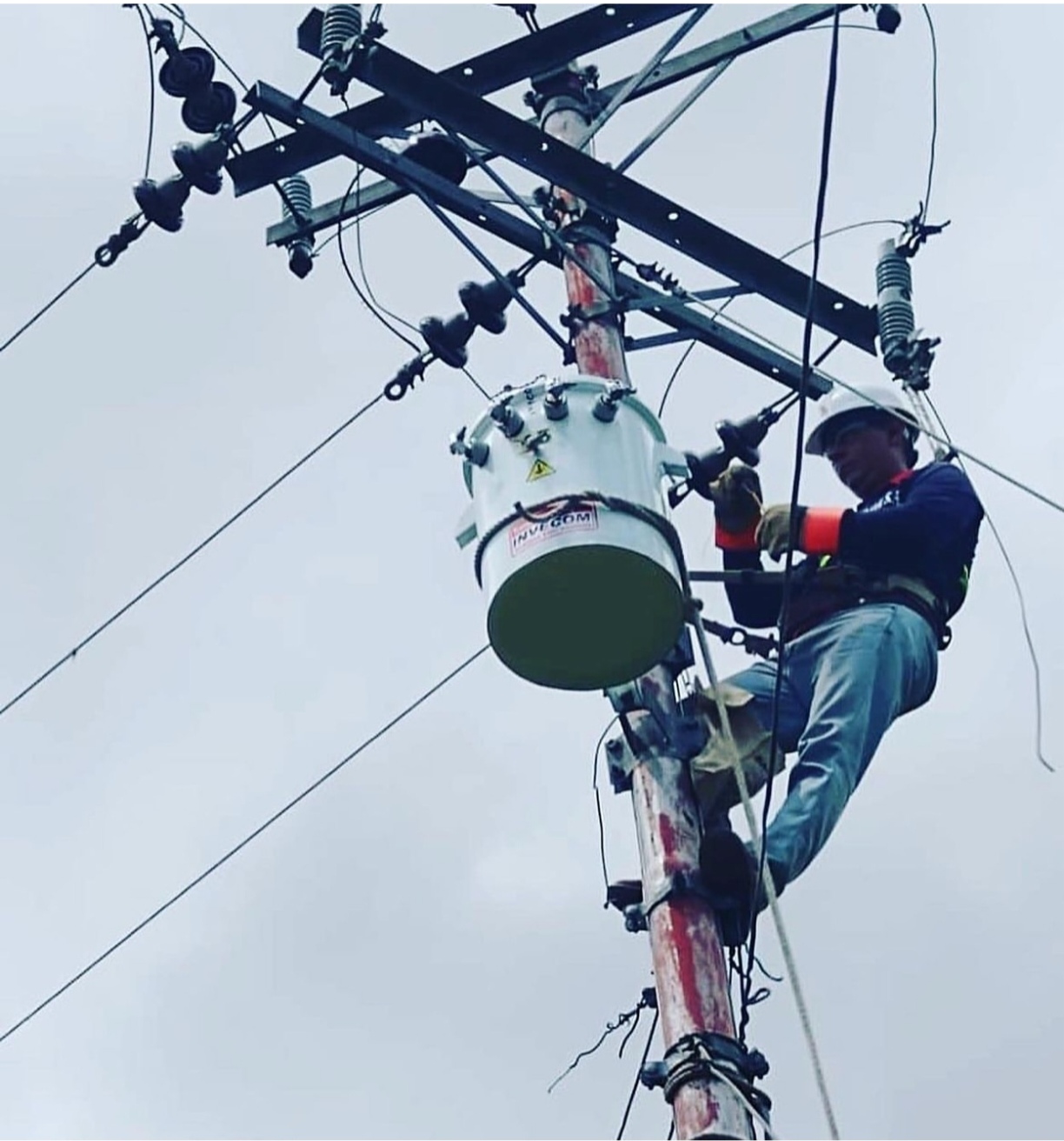 Fabrica de transformadores eléctricos Invecon - interior del negocio en Barinas