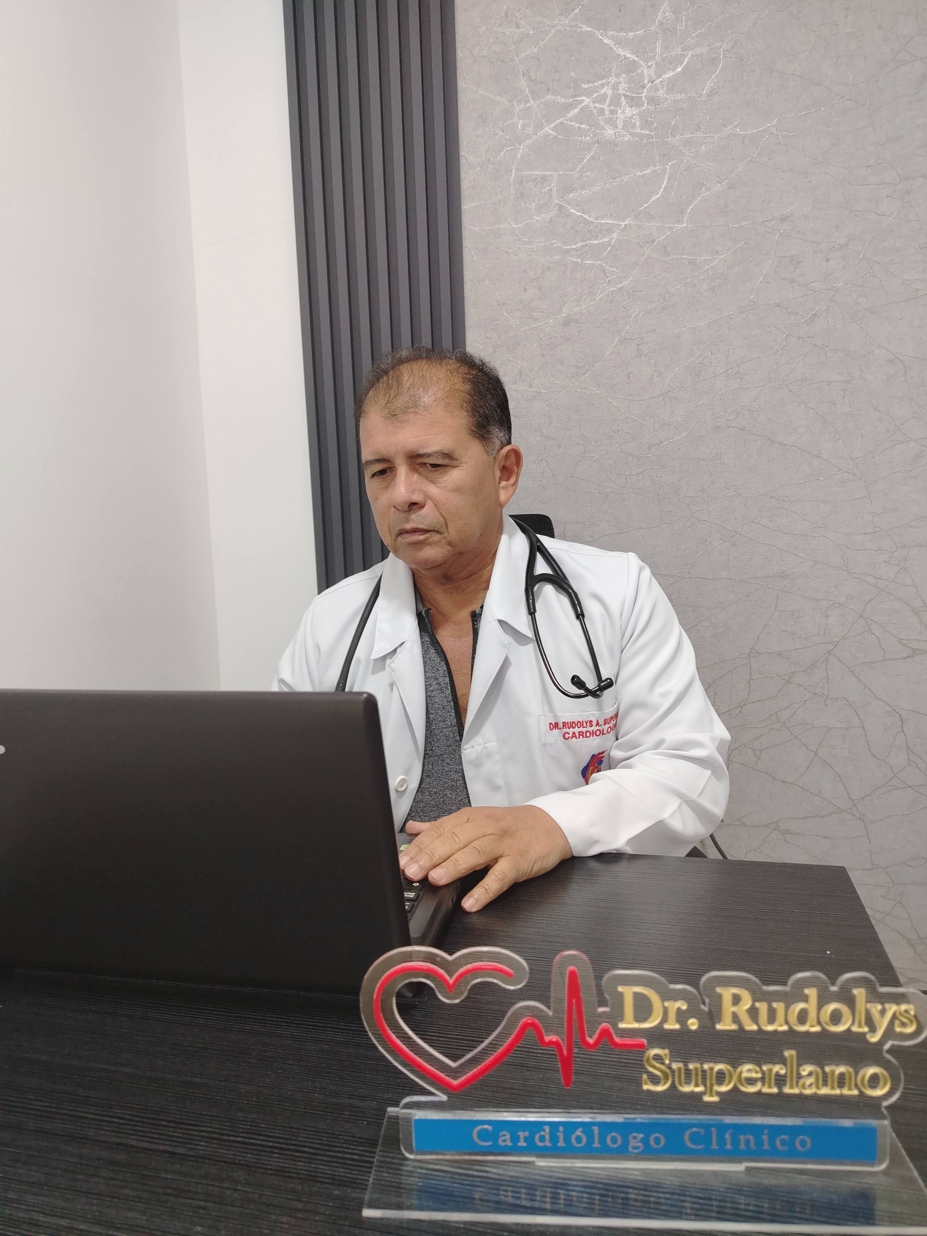 Dr. Rudolys Superlano - nuestros productos en Barinas