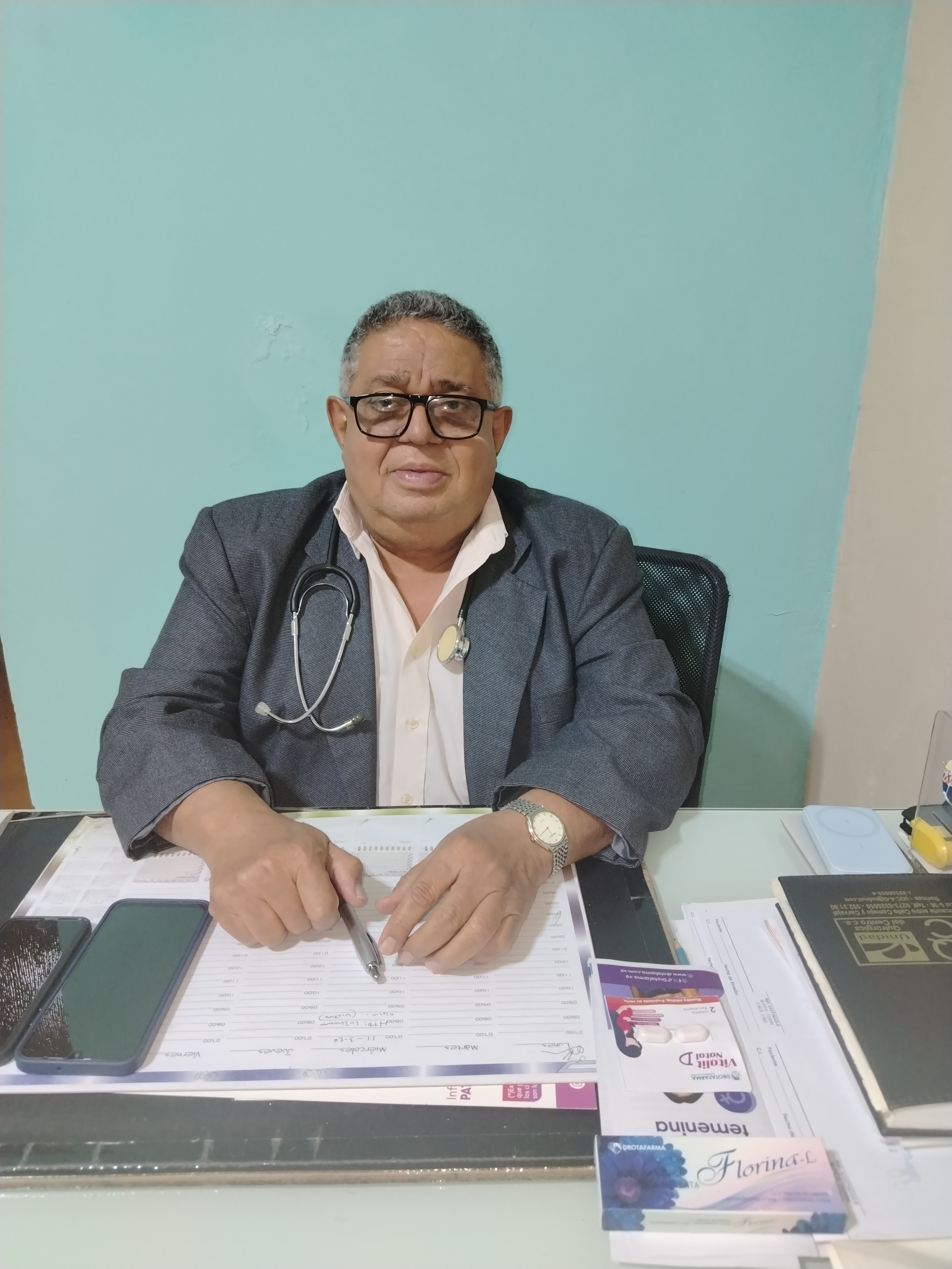 Dr. Mario León - Ginecoobstetra - nuestros productos en Barinas